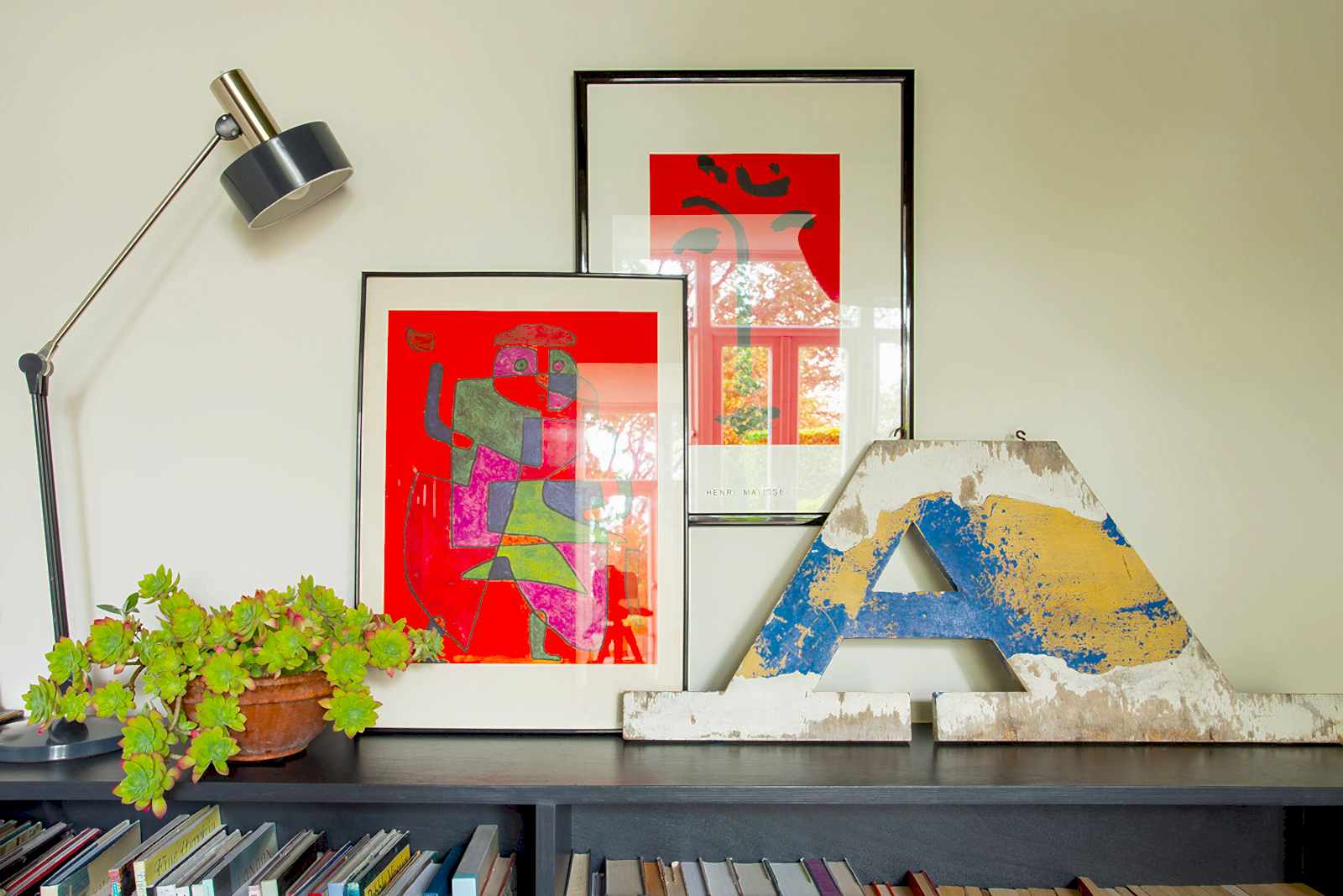 Drawn_sitting_rm_shelf